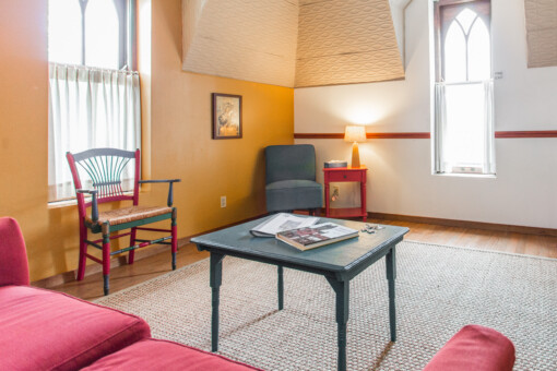 benedictine bed & breakfast sitting area